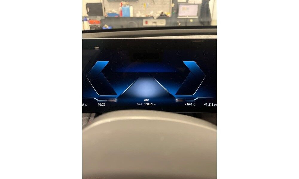 Hvid BMW iX fra 2026