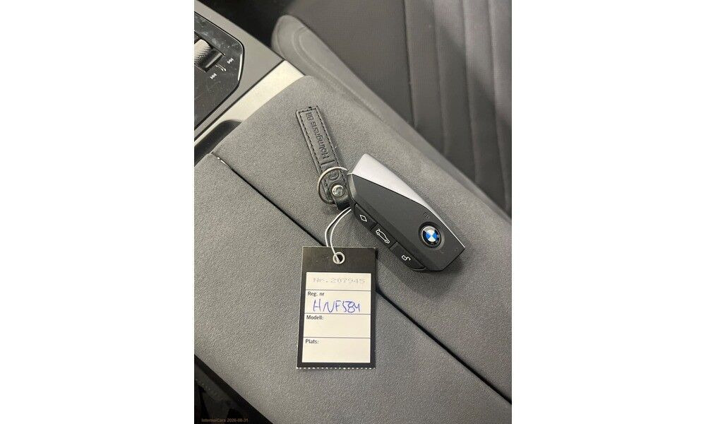 Hvid BMW iX fra 2026