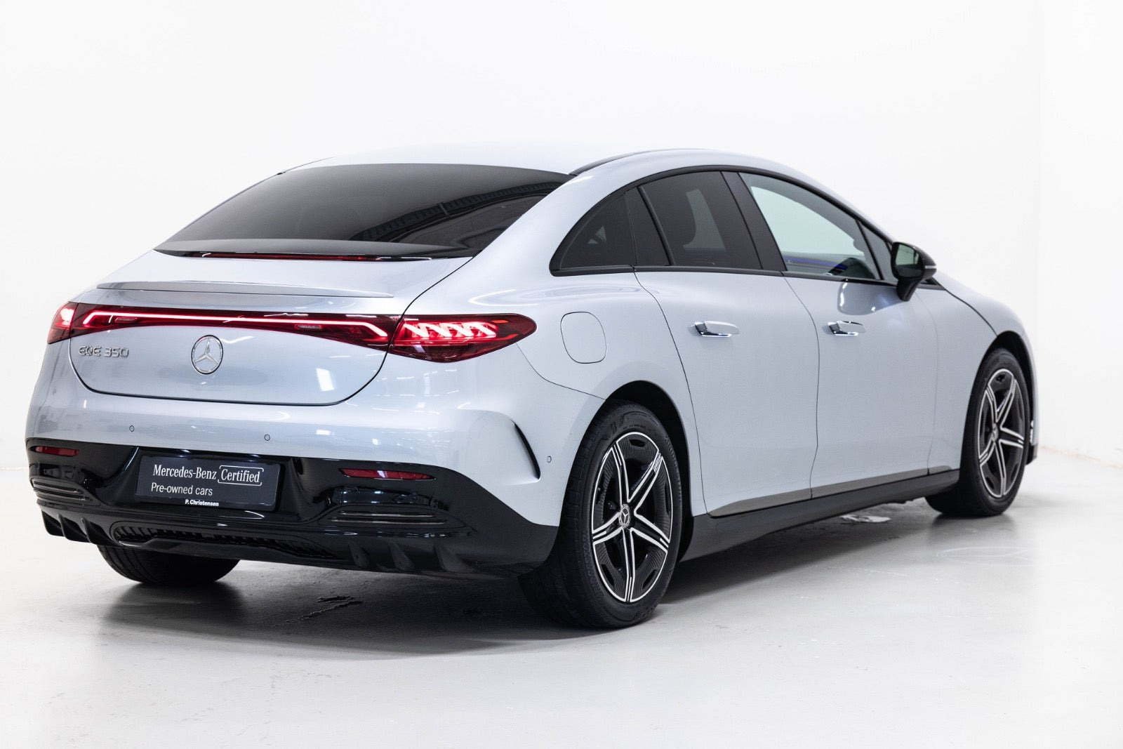 Sølv Mercedes EQE350 fra 2024