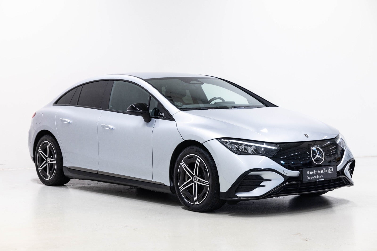 Sølv Mercedes EQE350 fra 2024