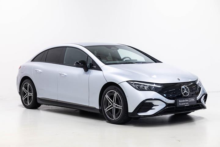 Sølv Mercedes EQE350 fra 2024