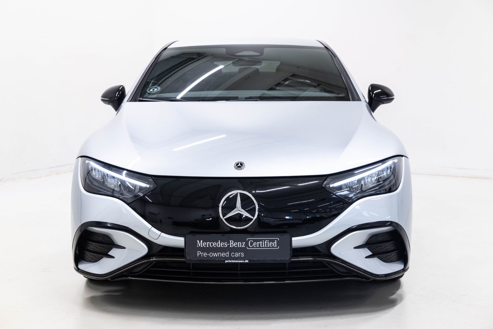 Sølv Mercedes EQE350 fra 2024