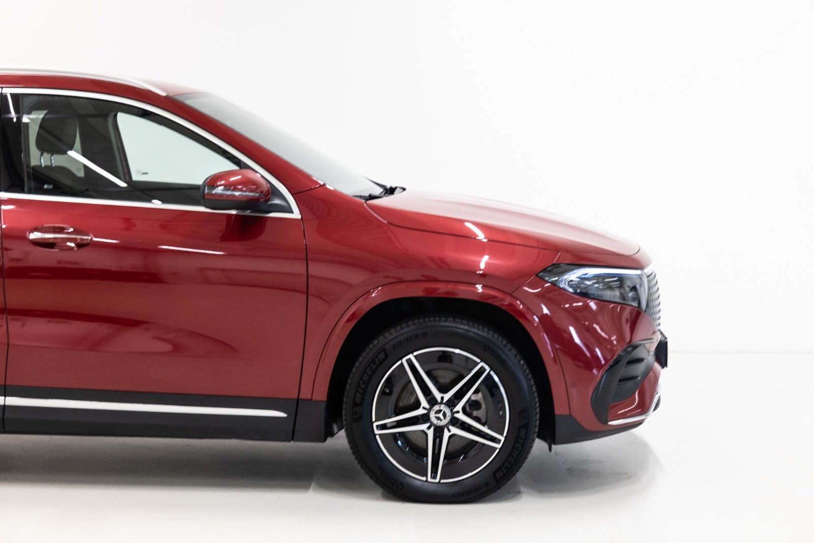 Rød Mercedes EQA250+ fra 2025
