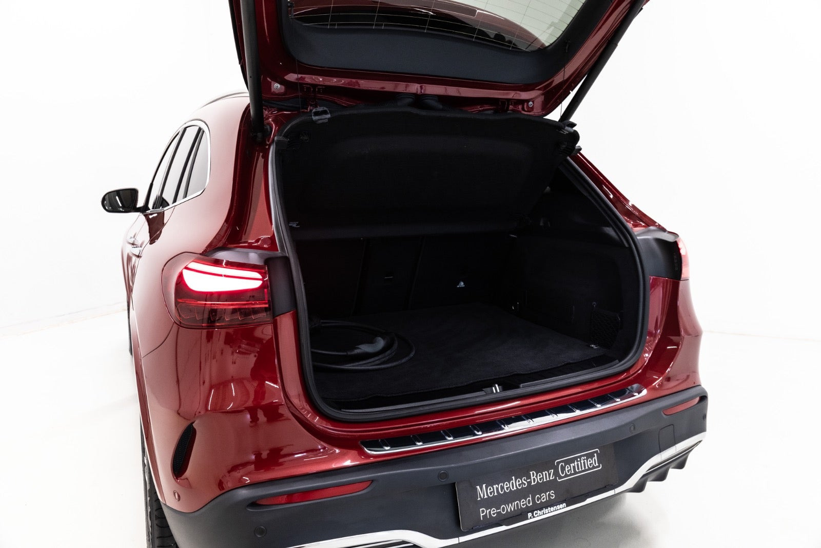 Rød Mercedes EQA250+ fra 2025