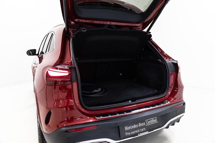 Rød Mercedes EQA250+ fra 2025