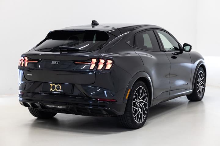 Grå Ford Mustang Mach-E fra 2022