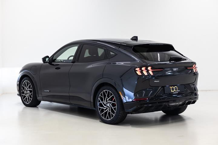 Grå Ford Mustang Mach-E fra 2022