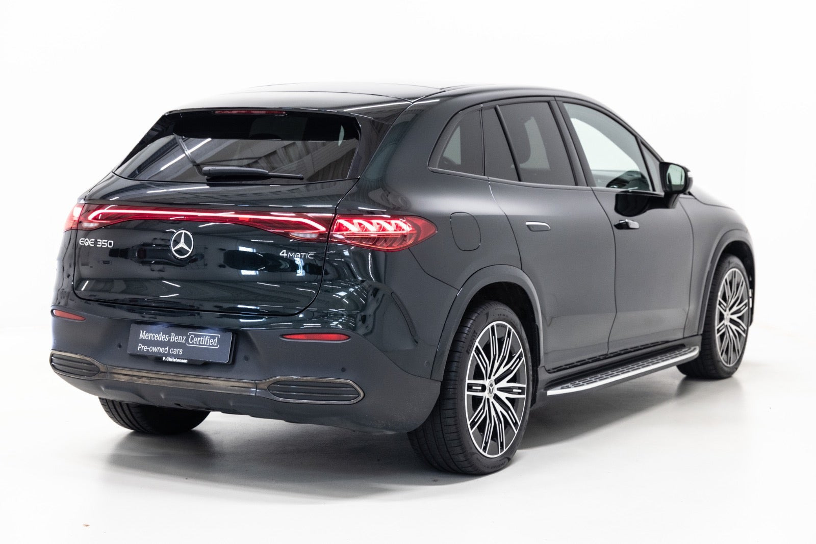 Grøn Mercedes EQE350 SUV fra 2025