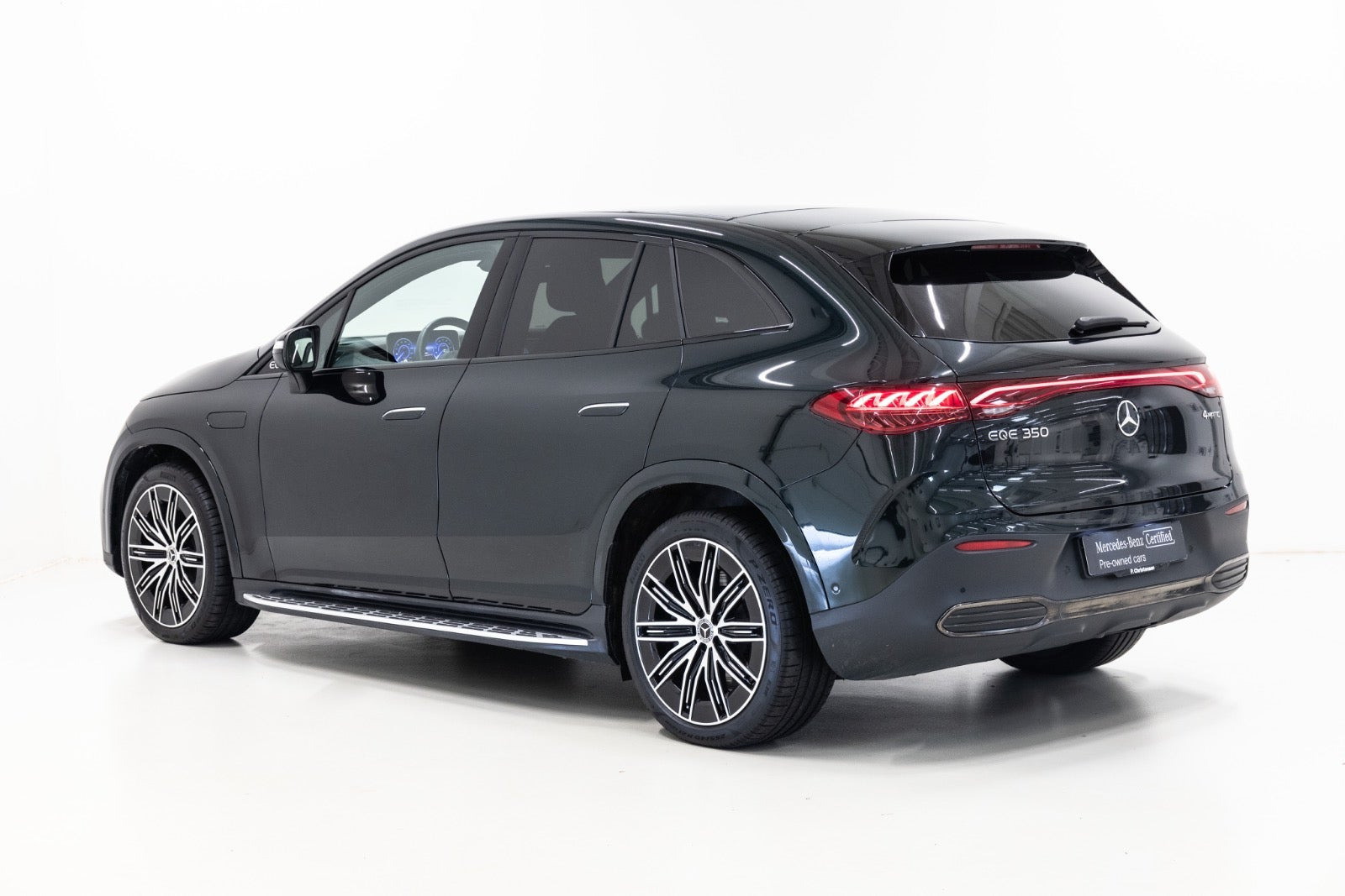 Grøn Mercedes EQE350 SUV fra 2025