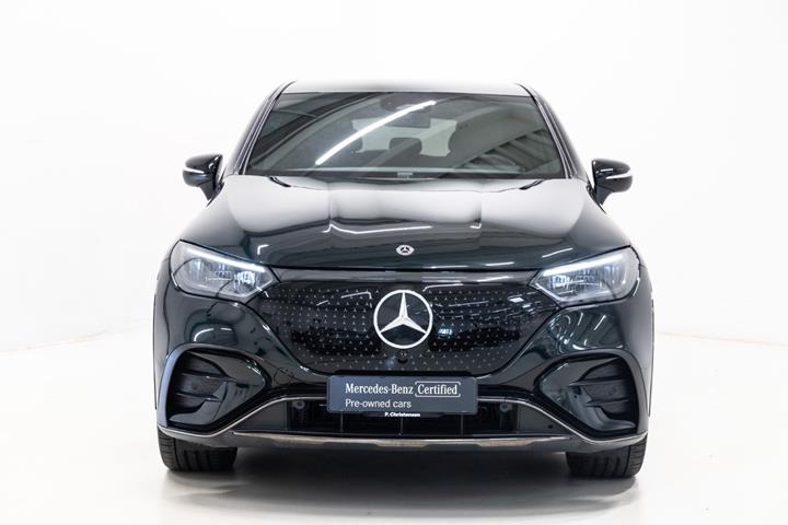 Grøn Mercedes EQE350 SUV fra 2025