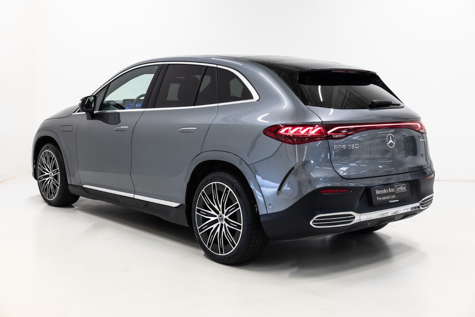 Grå Mercedes EQE350 SUV fra 2025