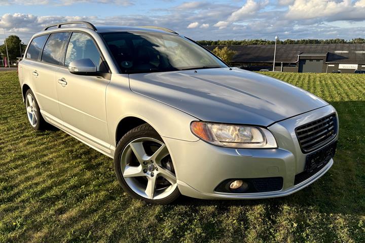 Sølv Volvo V70 fra 2008