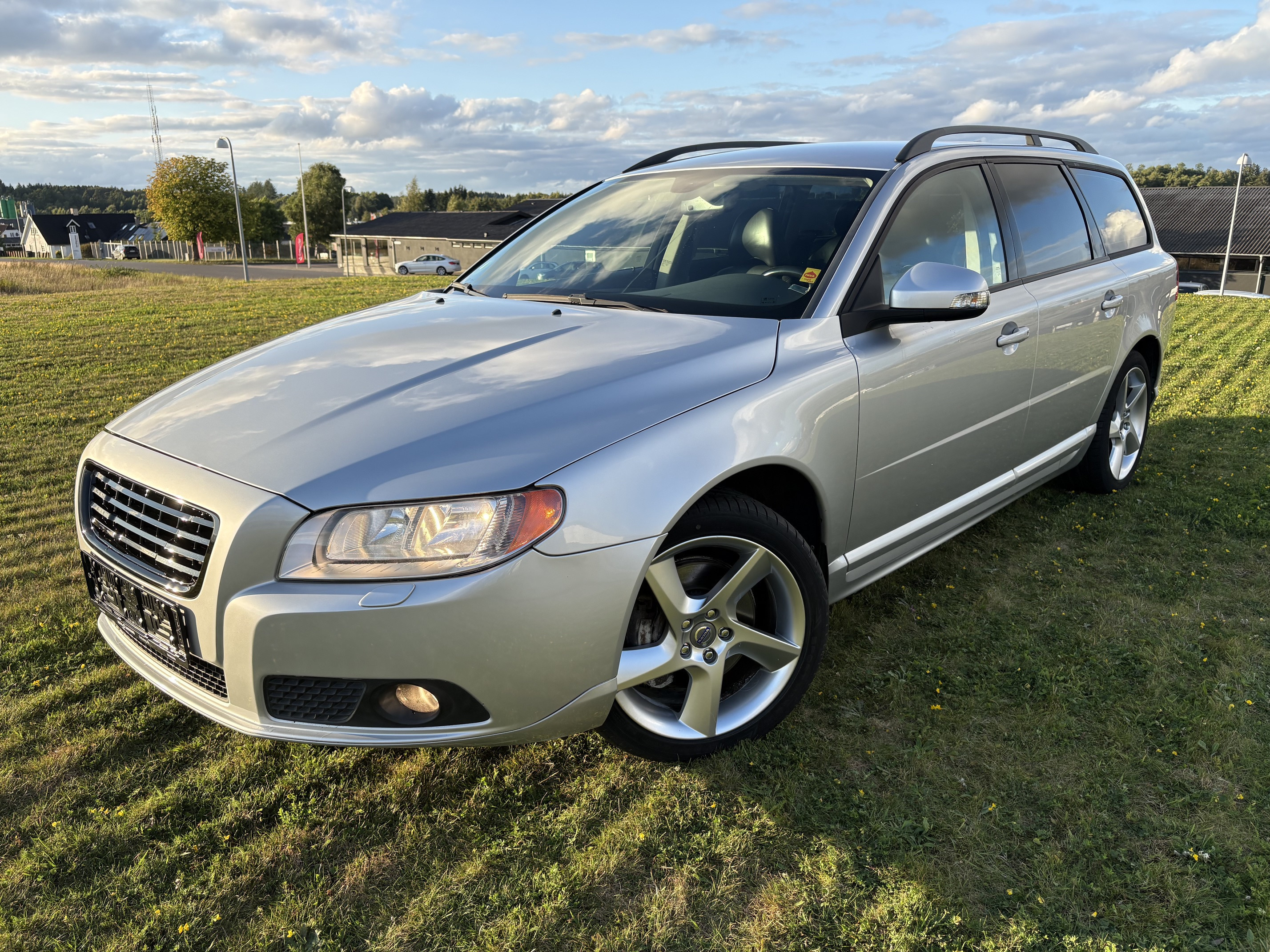 Sølv Volvo V70 fra 2008