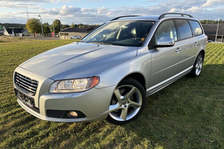 Sølv Volvo V70 fra 2008