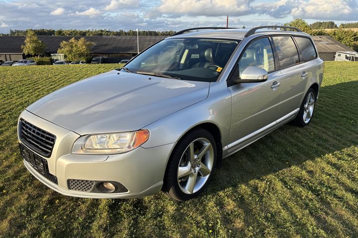 Sølv Volvo V70 fra 2008