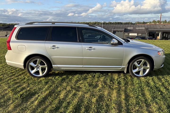 Sølv Volvo V70 fra 2008