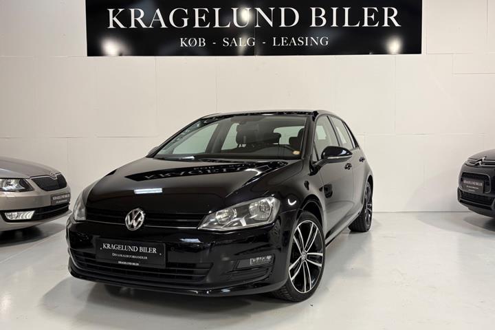 Grøn VW Golf VII fra 2014 set udefra