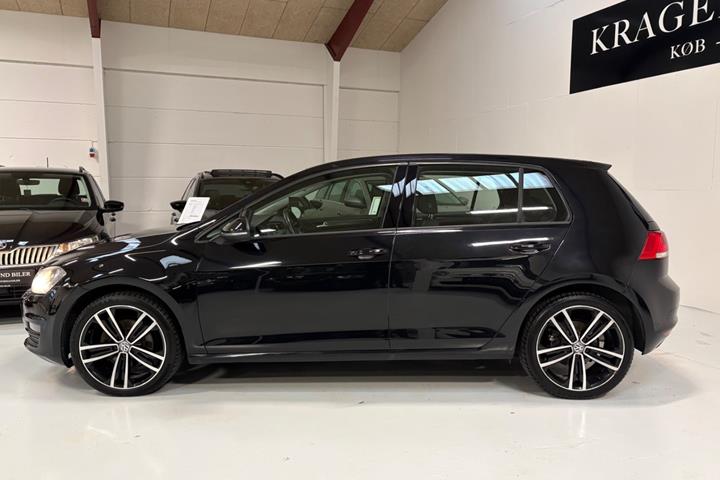 Grøn VW Golf VII fra 2014