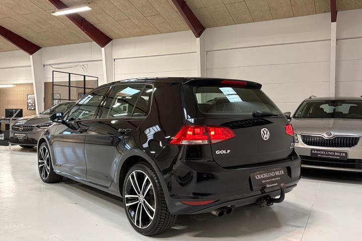 Grøn VW Golf VII fra 2014