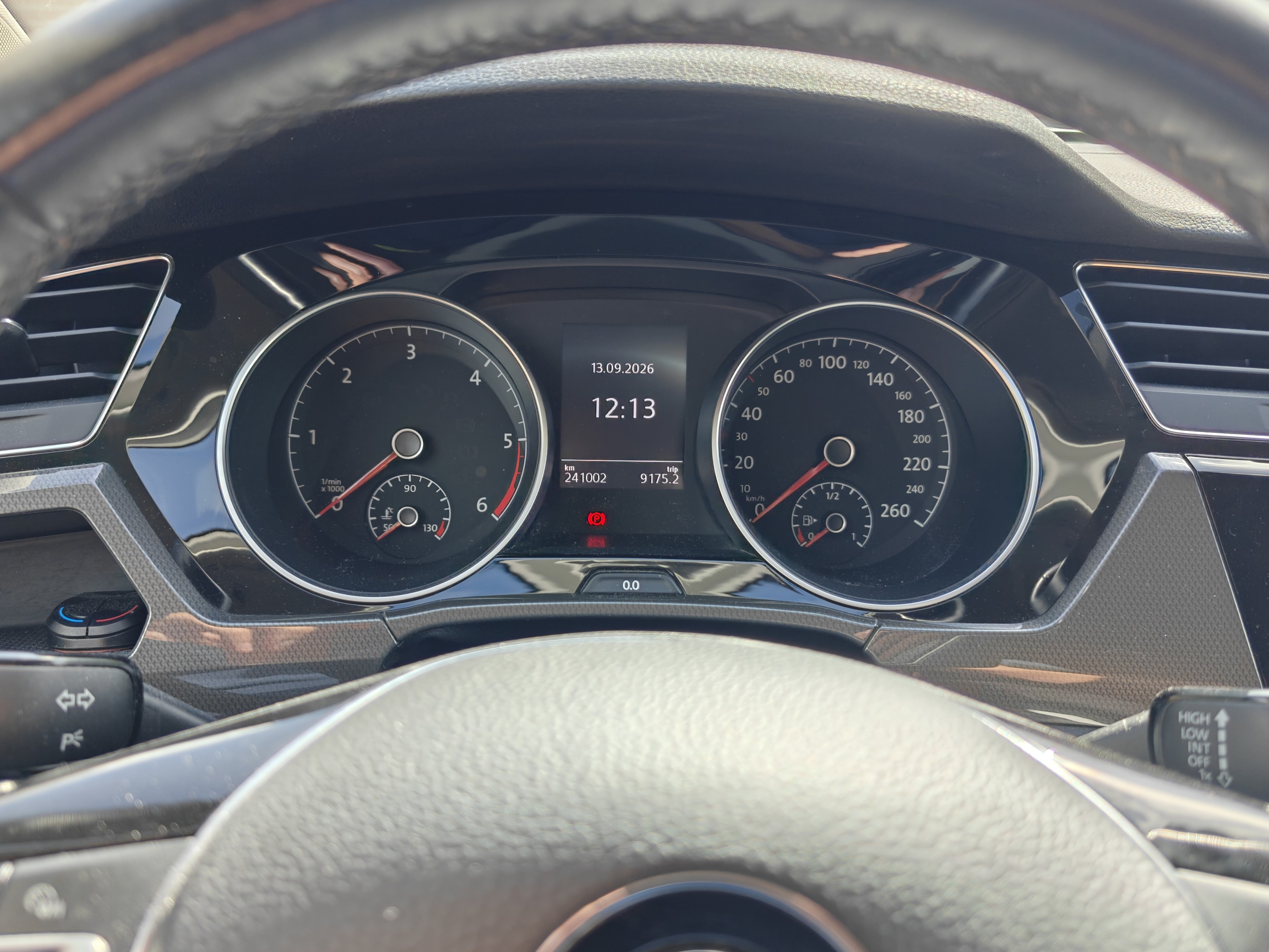 Sort VW Touran fra 2019
