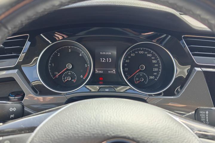 Sort VW Touran fra 2019