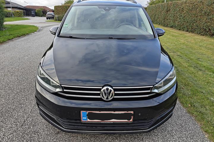 Sort VW Touran fra 2019