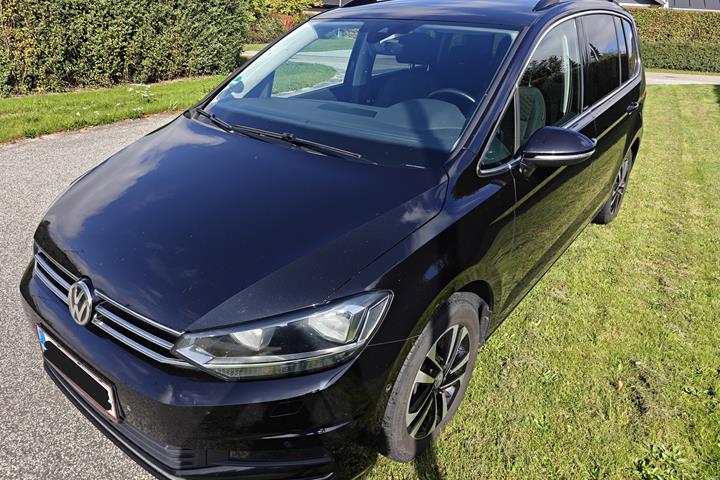 Sort VW Touran fra 2019