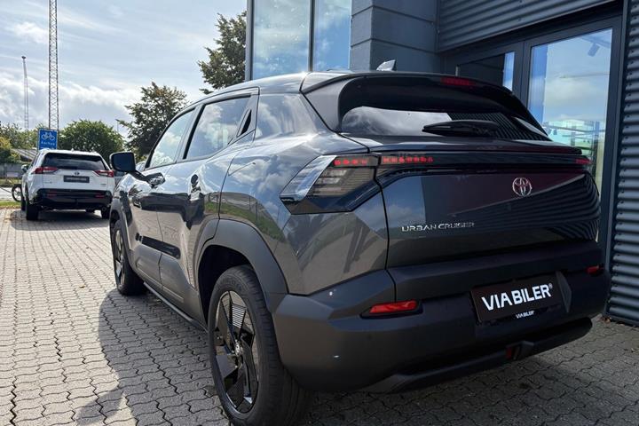 Grå Toyota Urban Cruiser fra 2025