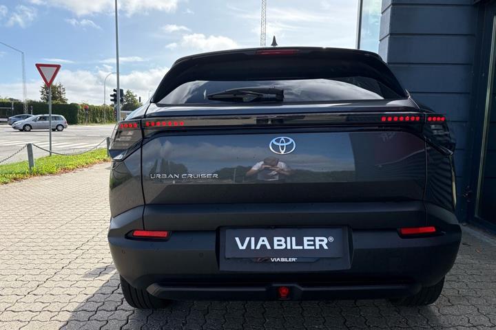 Grå Toyota Urban Cruiser fra 2025