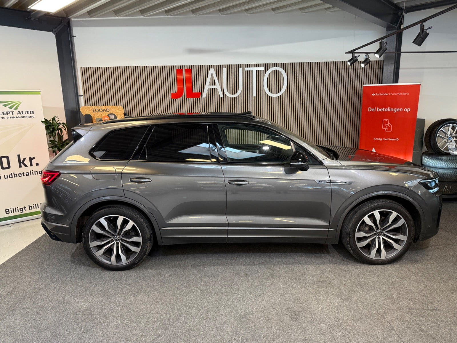 Grå VW Touareg fra 2021
