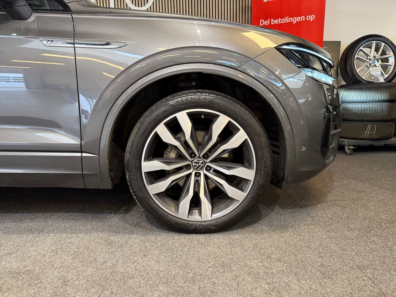 Grå VW Touareg fra 2021