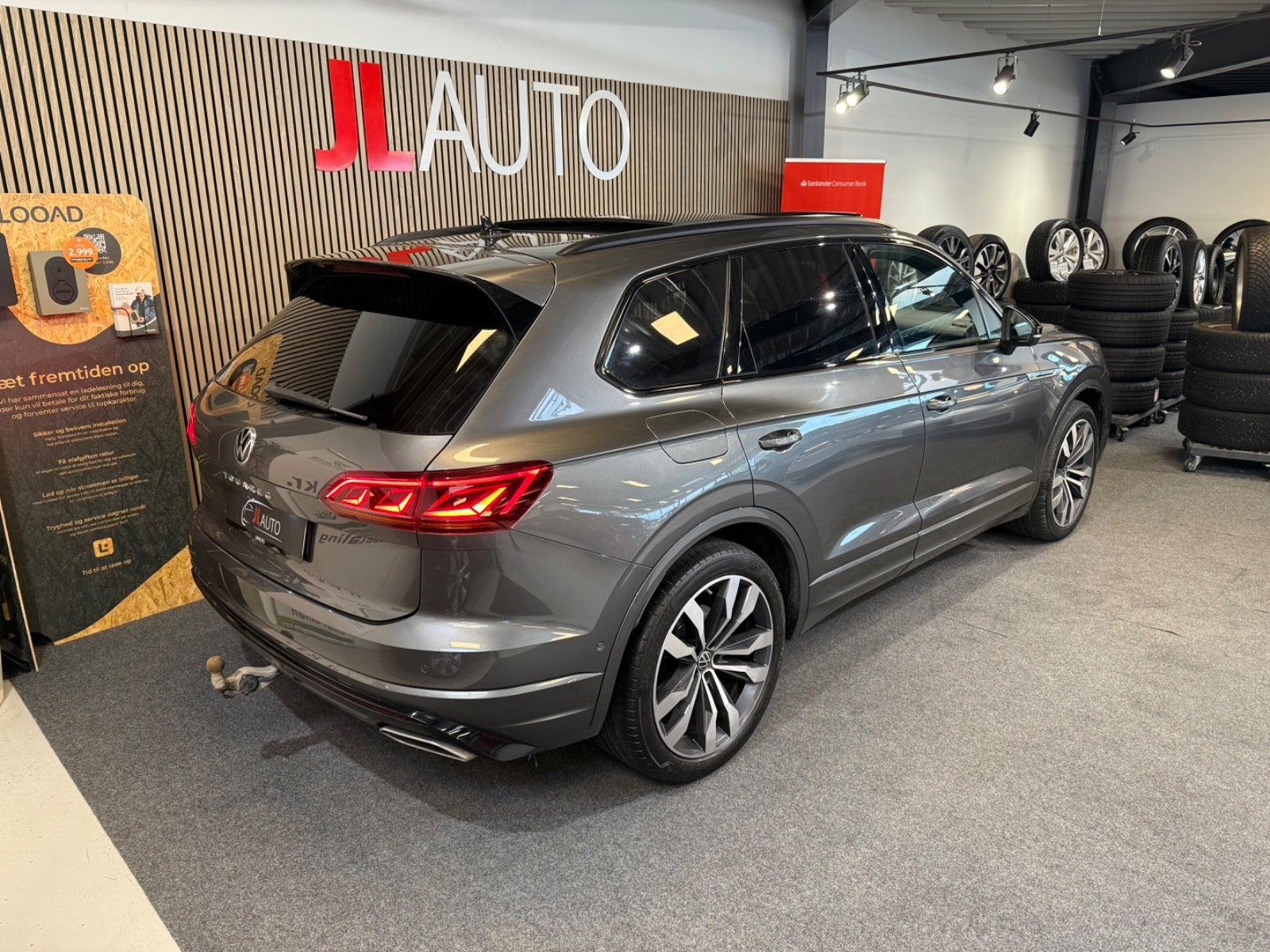 Grå VW Touareg fra 2021
