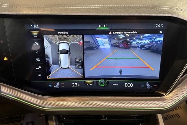 Grå VW Touareg fra 2021