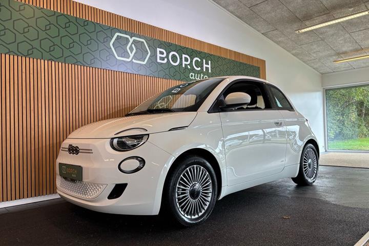 Hvid Fiat 500e fra 2023