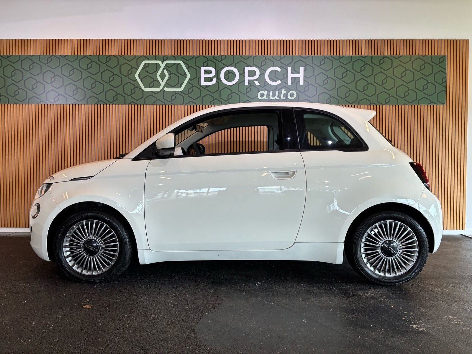 Hvid Fiat 500e fra 2023