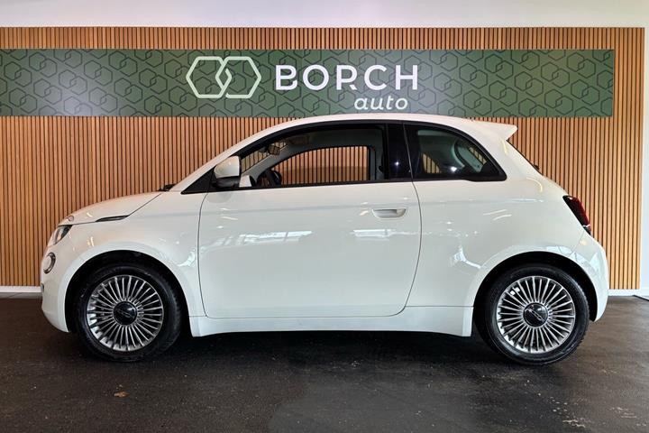 Hvid Fiat 500e fra 2023