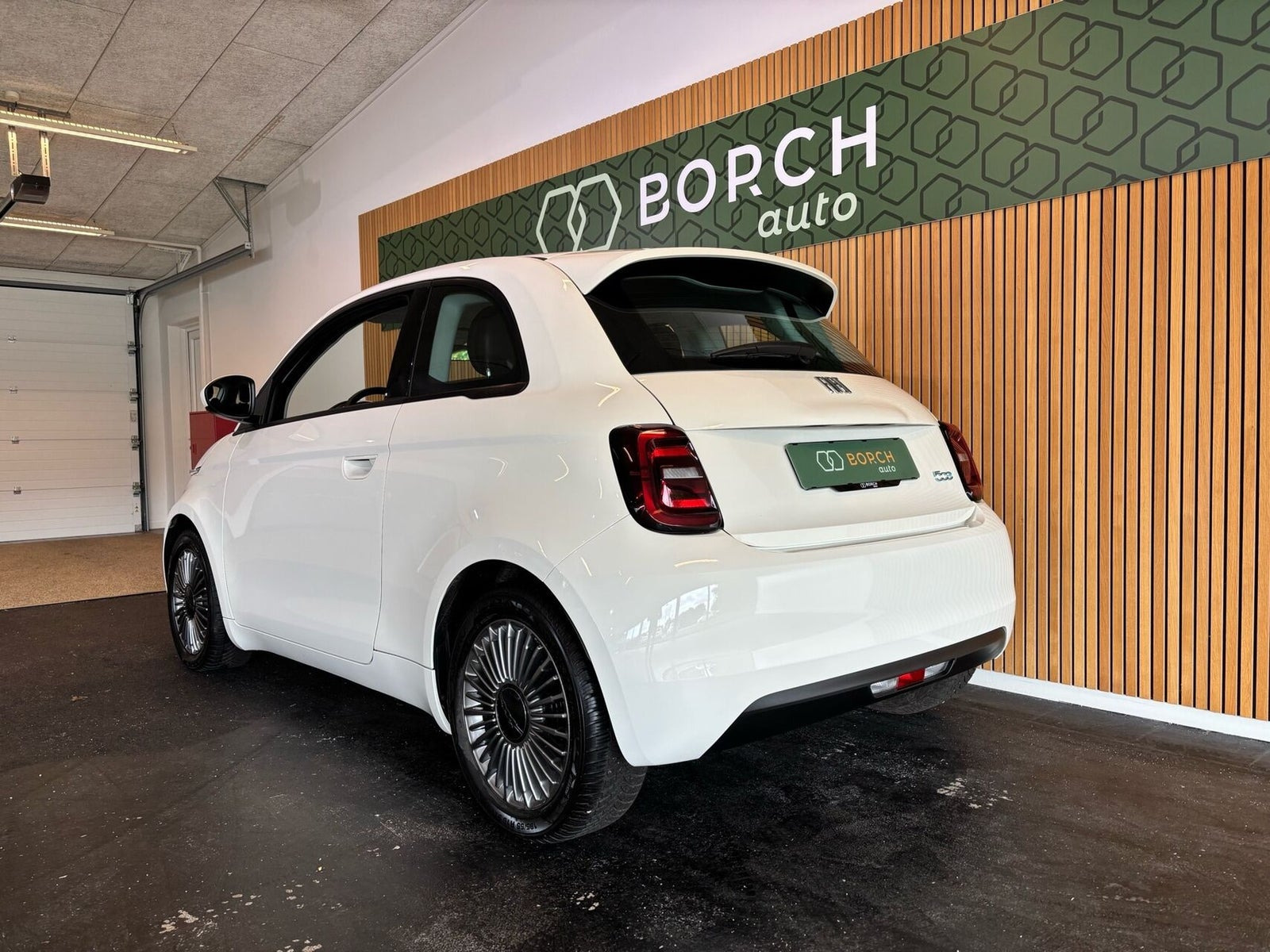 Hvid Fiat 500e fra 2023