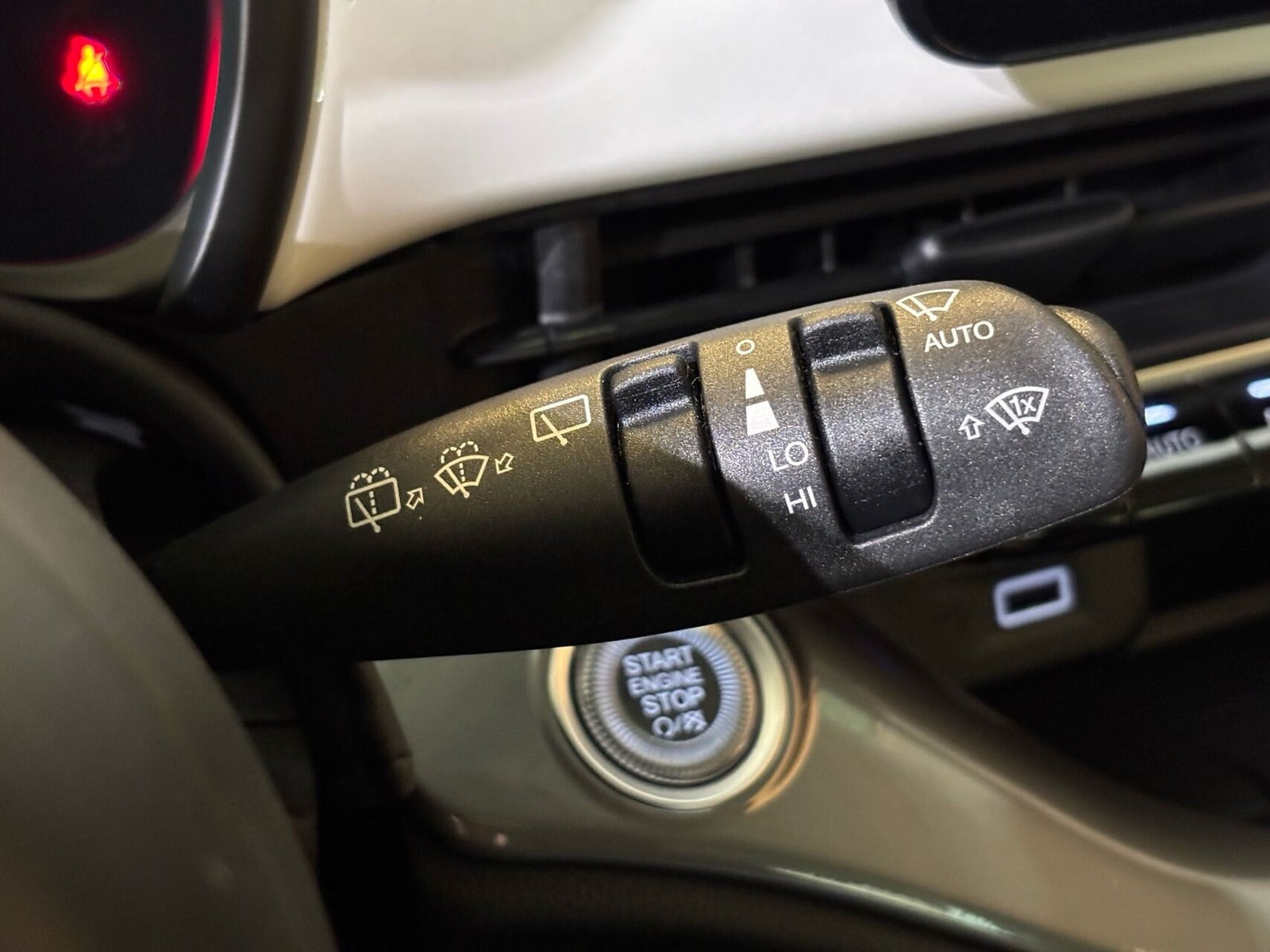 Hvid Fiat 500e fra 2023