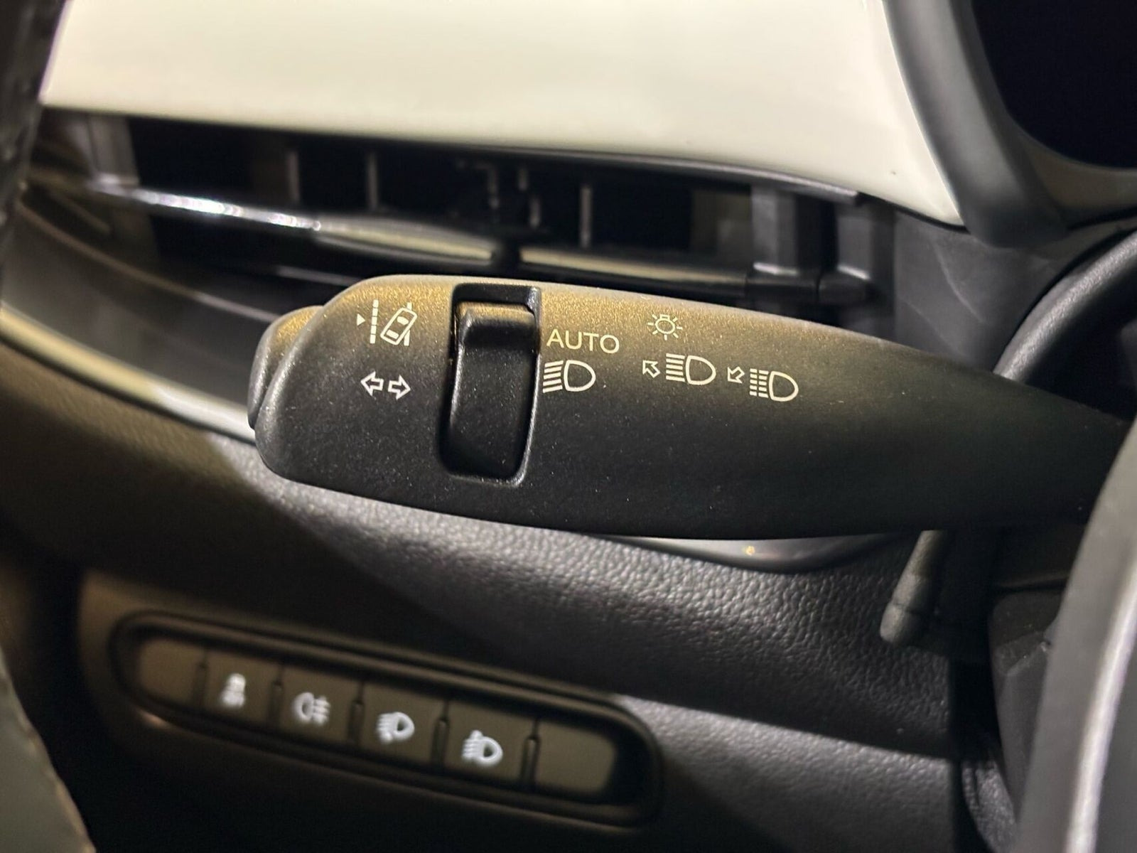 Hvid Fiat 500e fra 2023