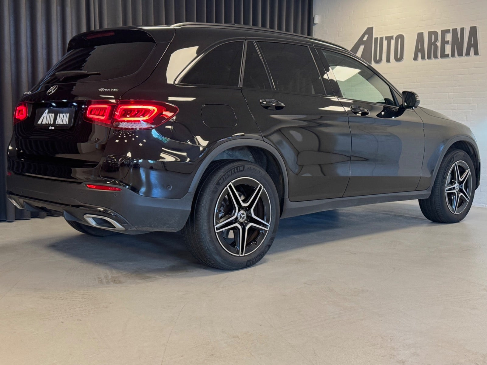 Sort Mercedes GLC300 de fra 2021