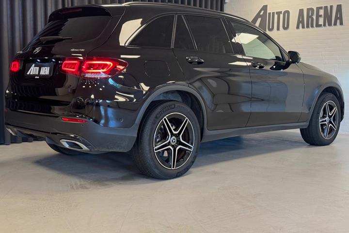 Sort Mercedes GLC300 de fra 2021