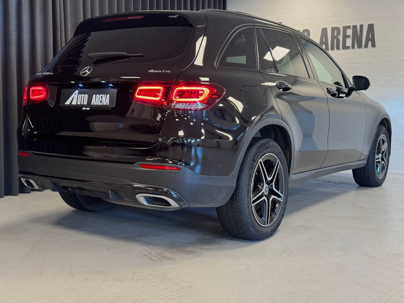 Sort Mercedes GLC300 de fra 2021