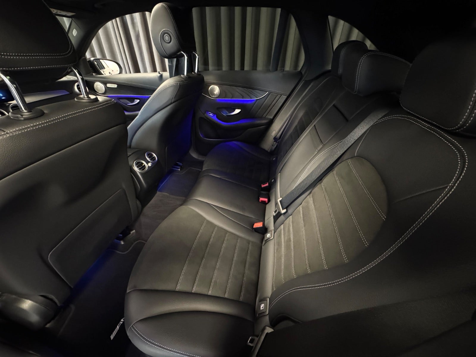 Sort Mercedes GLC300 de fra 2021