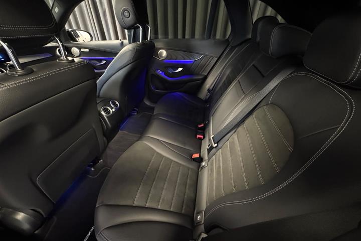 Sort Mercedes GLC300 de fra 2021