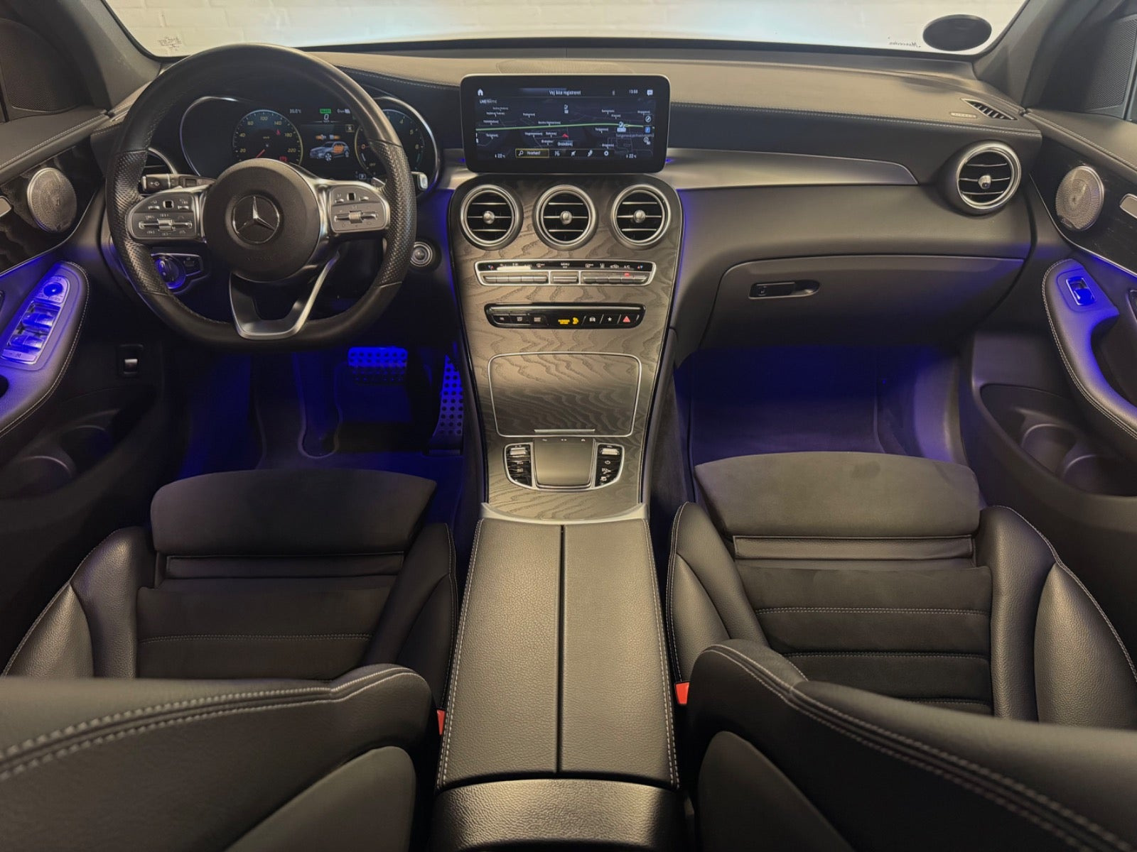 Sort Mercedes GLC300 de fra 2021