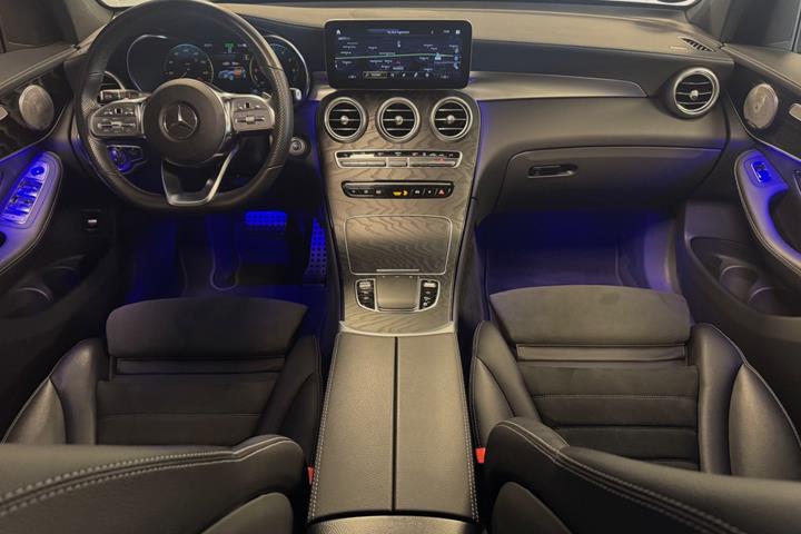 Sort Mercedes GLC300 de fra 2021