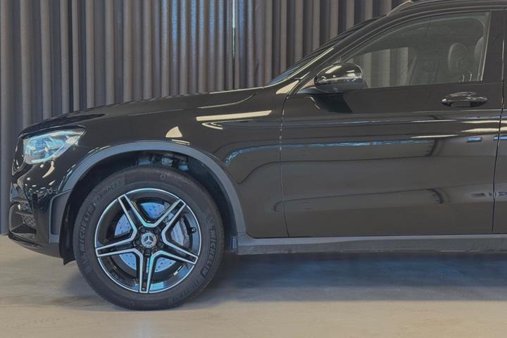 Sort Mercedes GLC300 de fra 2021