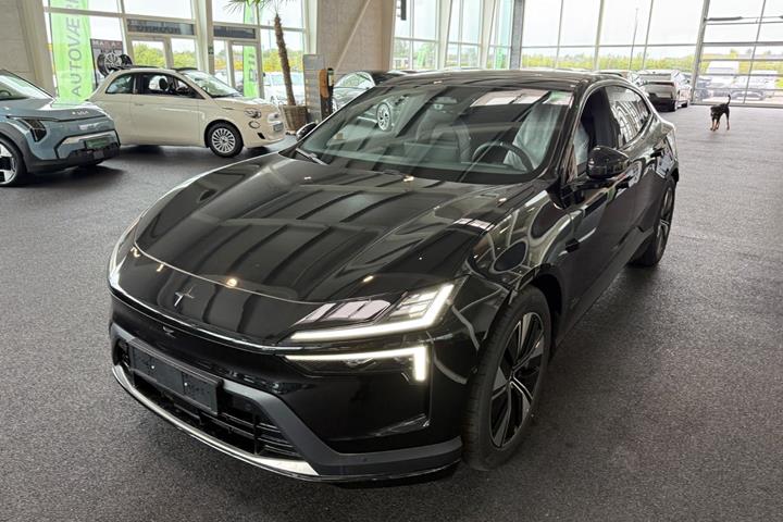 Sort Polestar 4 fra 2026