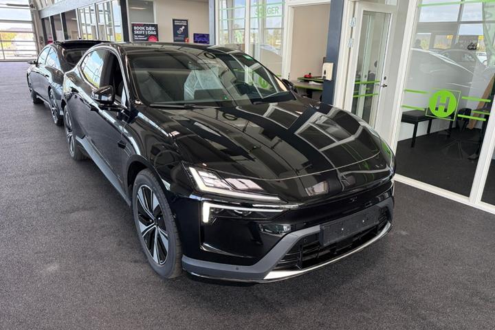 Sort Polestar 4 fra 2026