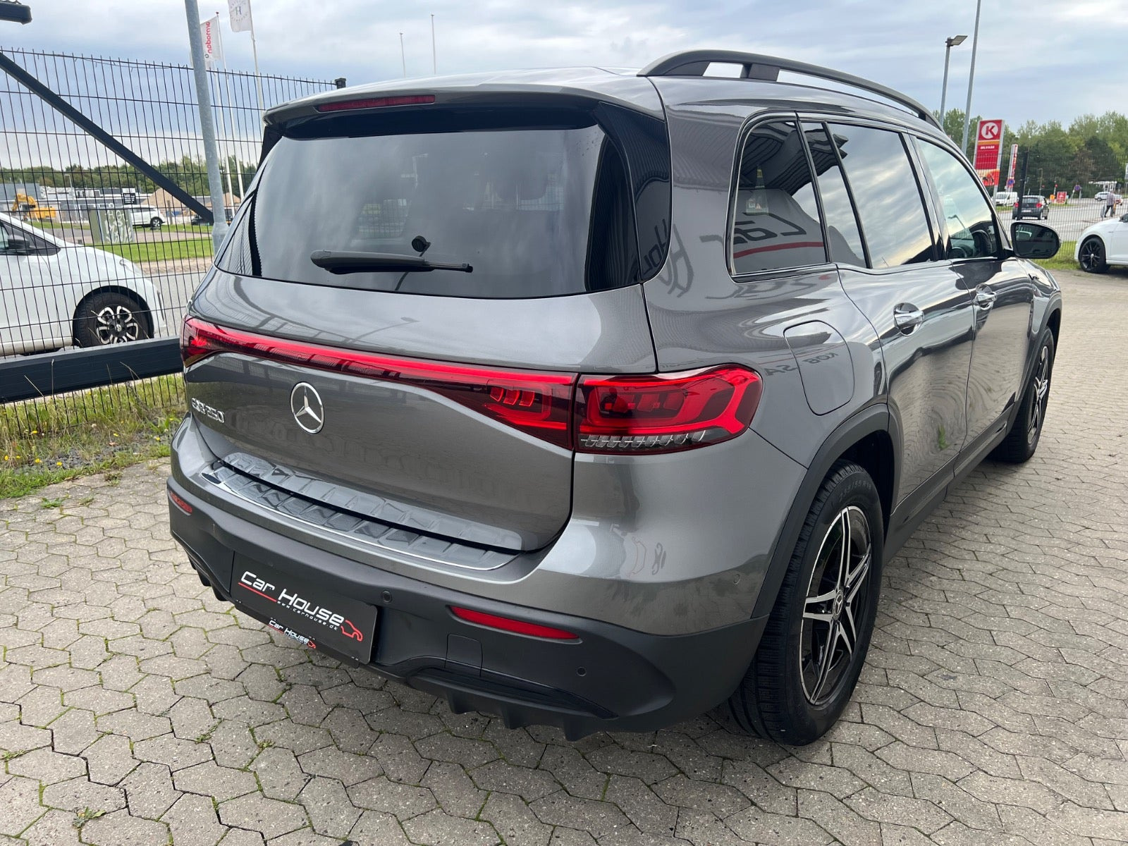 undefined Mercedes EQB250+ fra 2023